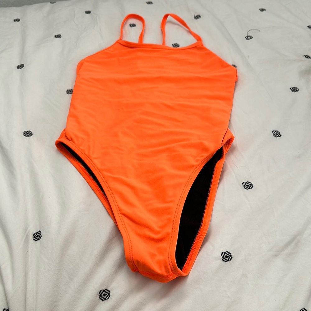 Jolyn “Chevy” size 28 in orange.
